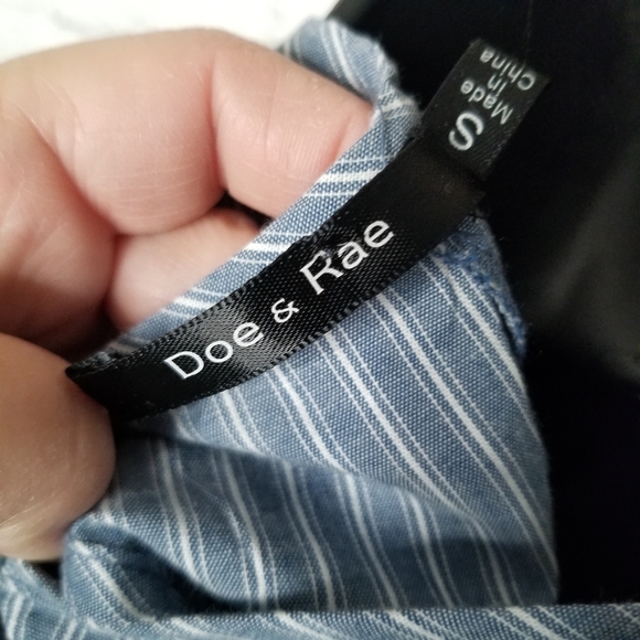 Doe & Rae flutter cap sleeve frayed edge top - Picture 3 of 9